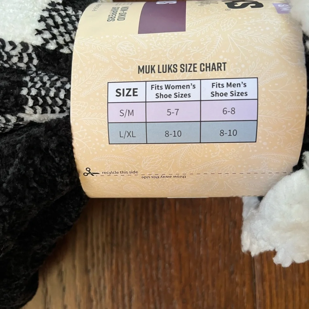 2 PAIR • Muk Luks Cabin Socks • W 5-7 & M 6-8 • Black White • NEW - Picture 5 of 6